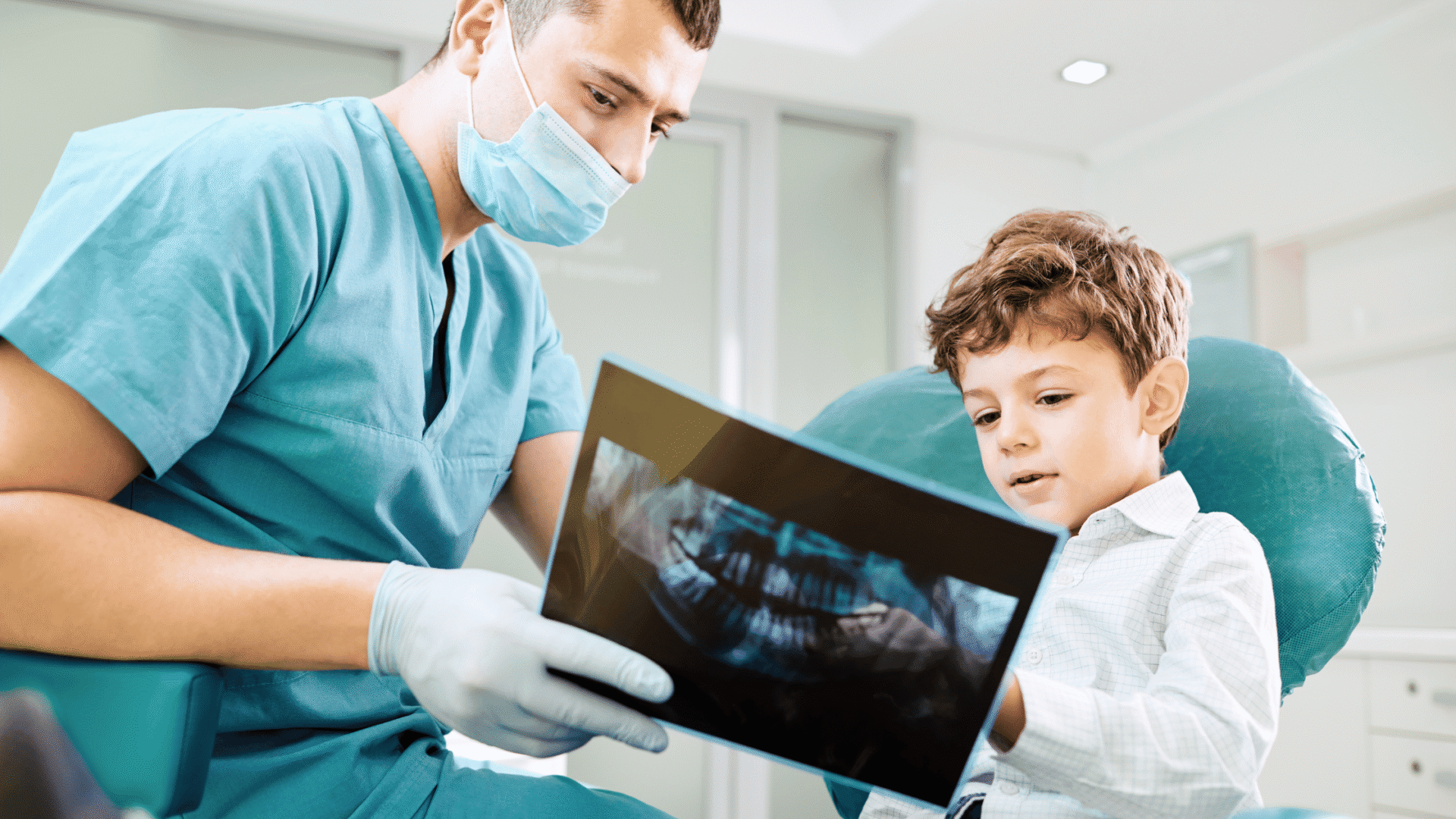 Denti in sovrannumero e denti inclusi, le due tipologie di dente doppio nel bambino