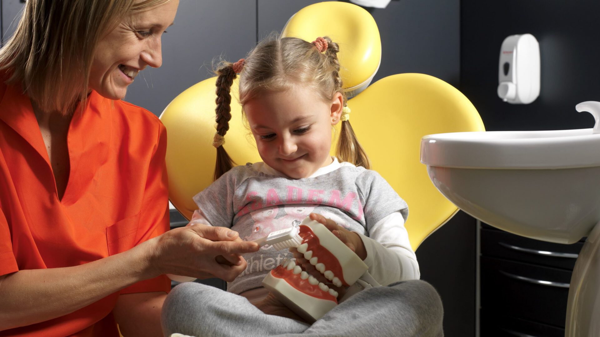 Dentista per bambini: chi è e cosa fa?